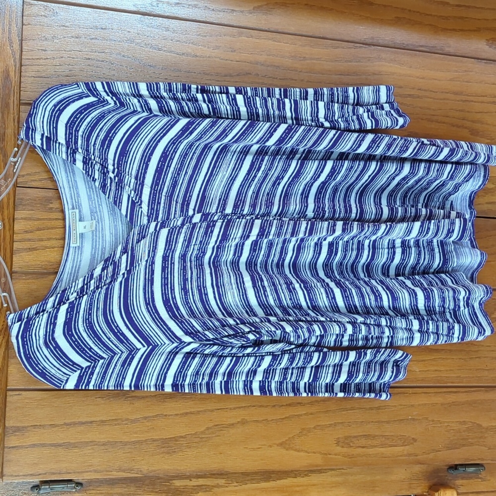 Dana Buchman purple and white long sleeve XL top